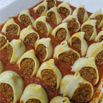 Muschelnudeln mit Hackfleisch und Tomatensoße: Ein Gericht, das heraussticht!